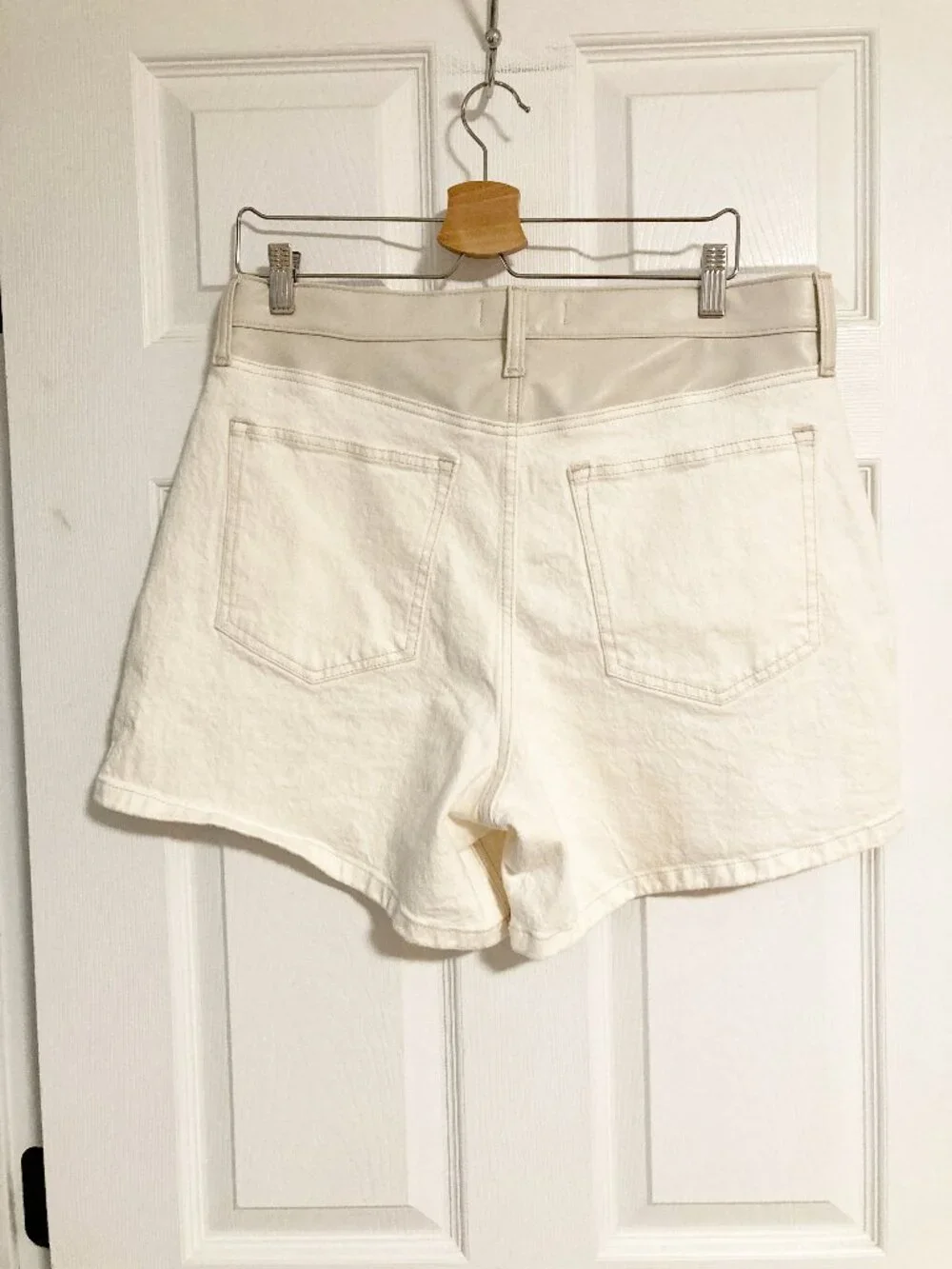 Abercrombie & Fitch The Dad Short High Rise Faux Leather Detail Size 32/14 NWT